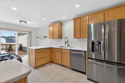 Kitchen - 550 Madison Ln, Elgin, IL 60123 photo 2 of 4