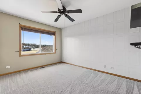 Bedroom - 550 Madison Ln, Elgin, IL 60123 photo 1 of 4
