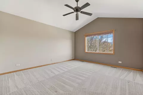 Bedroom - 550 Madison Ln, Elgin, IL 60123 photo 2 of 4