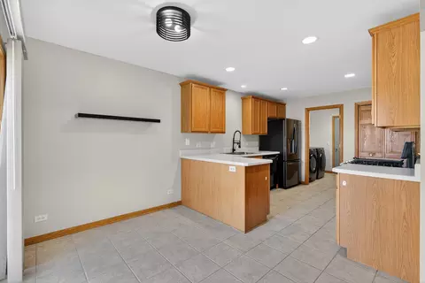 Kitchen - 550 Madison Ln, Elgin, IL 60123 photo 1 of 4
