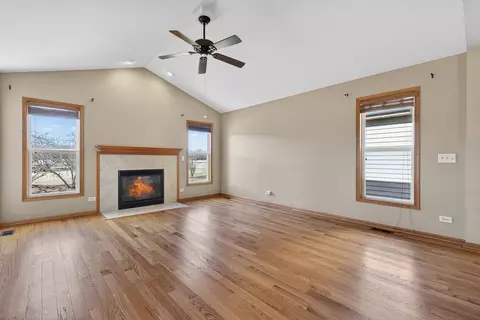 Living - 550 Madison Ln, Elgin, IL 60123 photo 2 of 5