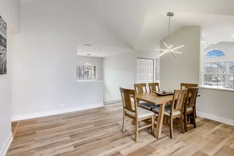 Dining - 422 Cromwell Cir #2, Bartlett, IL 60103 photo 2 of 3
