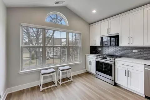 Kitchen - 422 Cromwell Cir #2, Bartlett, IL 60103 photo 1 of 3