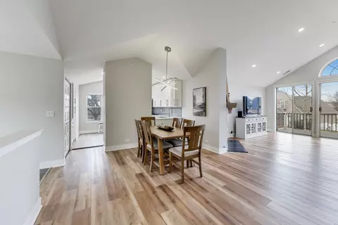 Dining - 422 Cromwell Cir #2, Bartlett, IL 60103 photo 1 of 3