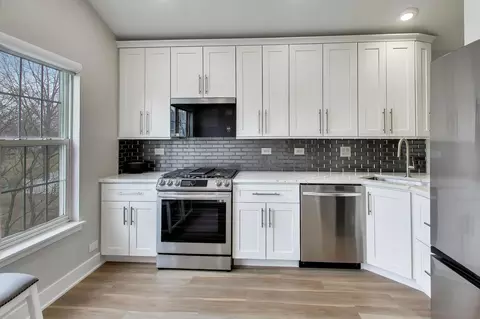 Kitchen - 422 Cromwell Cir #2, Bartlett, IL 60103 photo 2 of 3