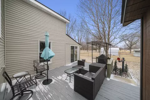 Exterior - 193 Chicago Rd, Paw Paw, IL 61353 photo 6 of 9