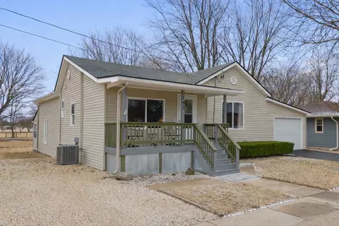 Exterior - 193 Chicago Rd, Paw Paw, IL 61353 photo 2 of 9