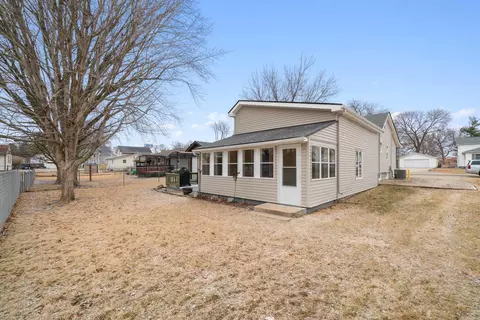 Exterior - 193 Chicago Rd, Paw Paw, IL 61353 photo 9 of 9
