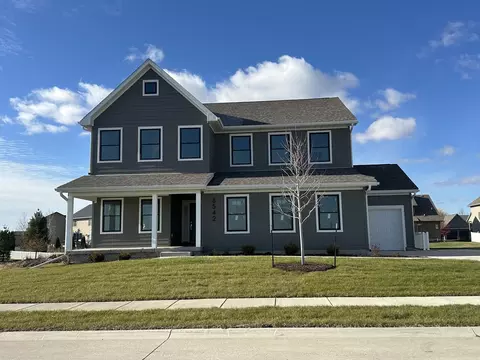 6542 Pelican St, Bettendorf, IA 52722