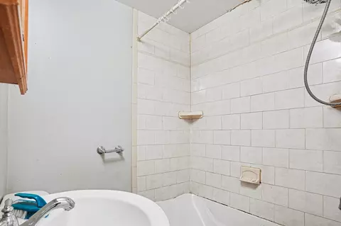 Bath - 8332 44th Pl, Lyons, IL 60534 photo 1 of 2