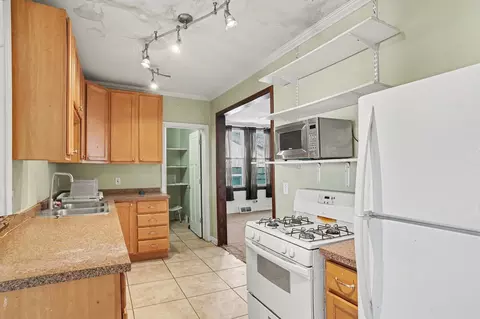 Kitchen - 8332 44th Pl, Lyons, IL 60534 photo 1 of 2