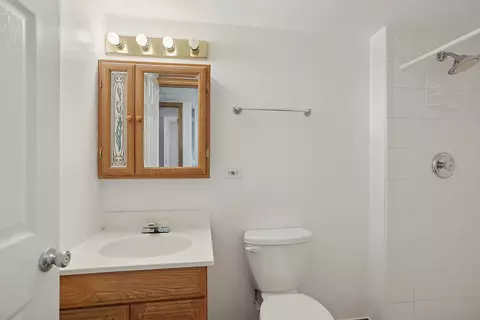 Bath - 16408 S Turner Ave, Markham, IL 60428 photo 1 of 2