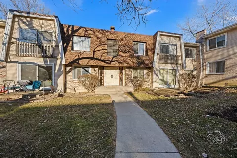 2924 Roberts Dr #8, Woodridge, IL 60517