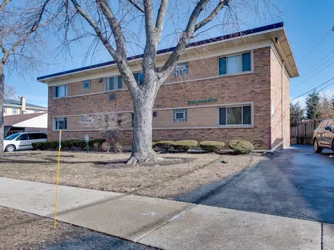 17 N Charlotte St #L, Lombard, IL 60148