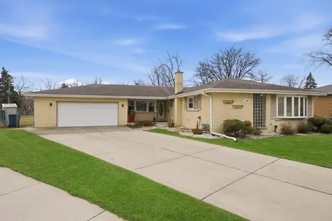 5709 Rose Ct, Berkeley, IL 60163