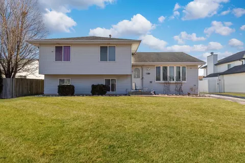 1712 Mandan Village Dr, Plainfield, IL 60586