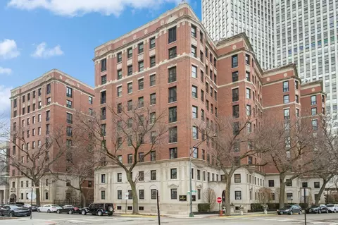 400 W Deming Pl #2O, Chicago, IL 60614