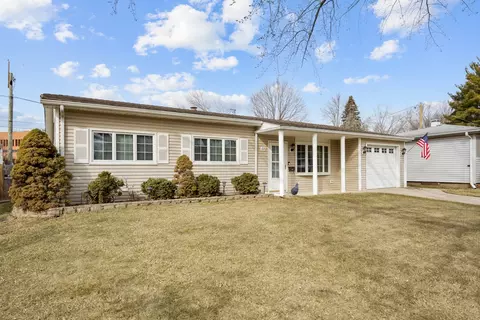613 Tanglewood Dr, Streamwood, IL 60107