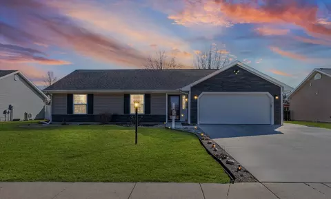 707 Bluestem Dr, Saint Joseph, IL 61873
