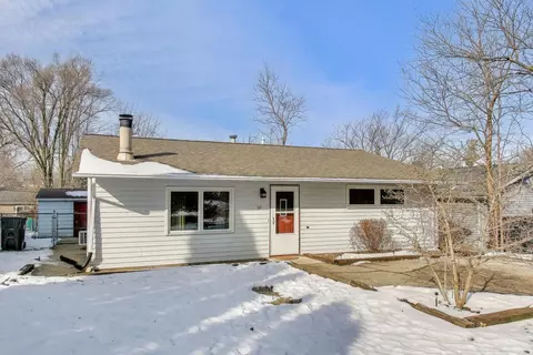 119 Lake Dr, Lake In The Hills, IL 60156
