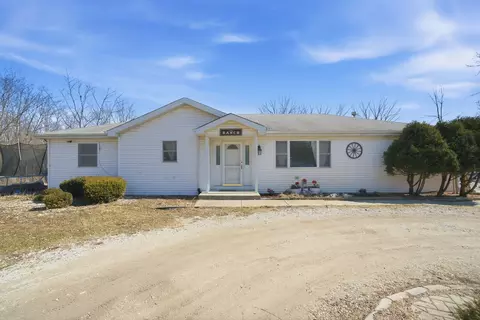24325 S Meadowood Rd, Crete, IL 60417