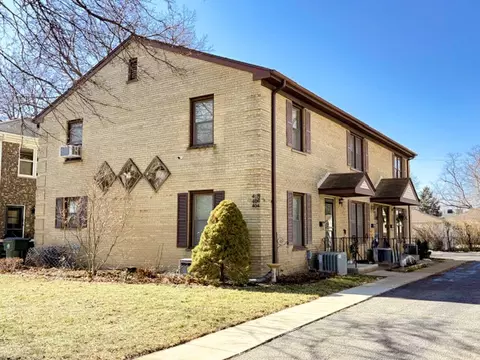 408 N Kennicott Ave N, Arlington Heights, IL 60005