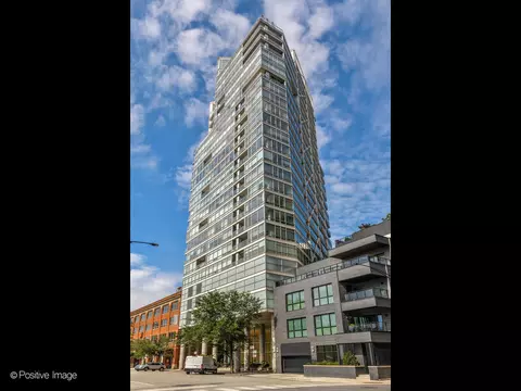 510 W Erie St #602, Chicago, IL 60654