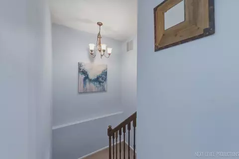 Entry Way - 1601 Castbourne Ct, Wheaton, IL 60189 photo 3 of 4