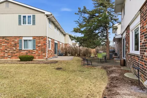 Exterior - 1601 Castbourne Ct, Wheaton, IL 60189 photo 2 of 5