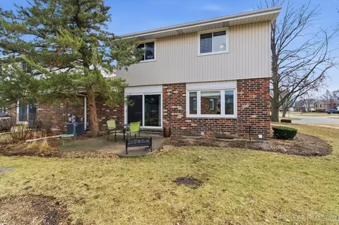 Exterior - 1601 Castbourne Ct, Wheaton, IL 60189 photo 3 of 5