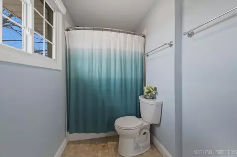 Bath - 1601 Castbourne Ct, Wheaton, IL 60189 photo 2 of 3