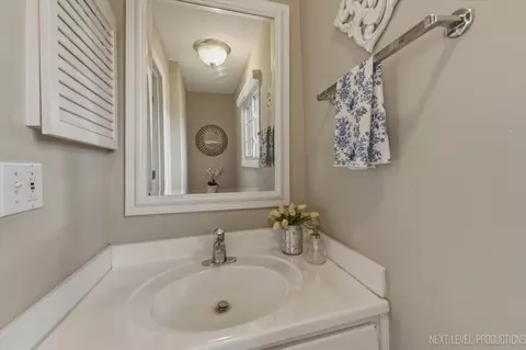 Bath - 1601 Castbourne Ct, Wheaton, IL 60189 photo 3 of 3