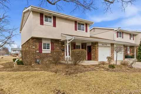 Exterior - 1601 Castbourne Ct, Wheaton, IL 60189 photo 5 of 5