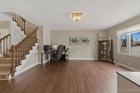 Living - 1601 Castbourne Ct, Wheaton, IL 60189 photo 1 of 3