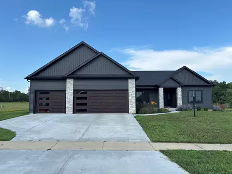 606 N Beacon Hill Cir, Urbana, IL 61802