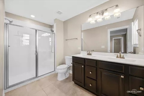 Bath - 980 Sears Cir, Elburn, IL 60119 photo 2 of 2
