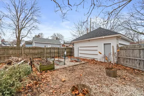 Exterior - 343 Evans Ave, Aurora, IL 60505 photo 7 of 13