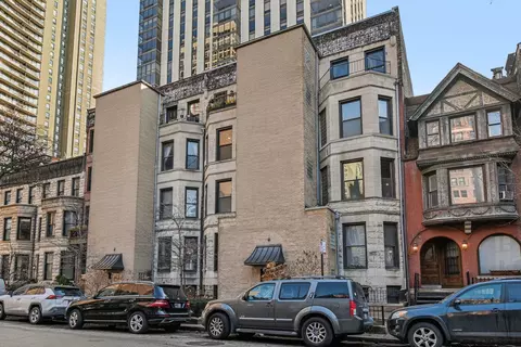 61 E Cedar St #4A, Chicago, IL 60611