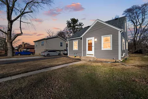349 S Lake St, Grayslake, IL 60030