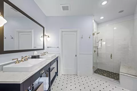 Bath - 331 E Witchwood Ln, Lake Bluff, IL 60044 photo 2 of 8