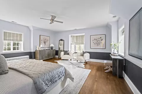 Bedroom - 331 E Witchwood Ln, Lake Bluff, IL 60044 photo 1 of 7
