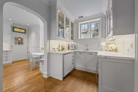 Kitchen - 331 E Witchwood Ln, Lake Bluff, IL 60044 photo 1 of 5
