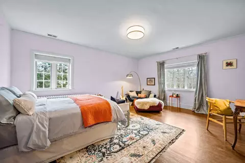 Bedroom - 331 E Witchwood Ln, Lake Bluff, IL 60044 photo 3 of 7