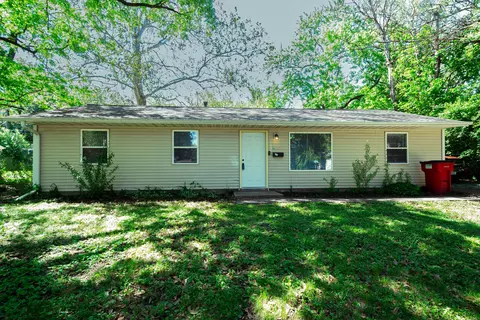 1607 Williamsburg Dr, Champaign, IL 61821