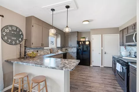 Kitchen - 216 Central Dr, Eldridge, IA 52748 photo 1 of 4