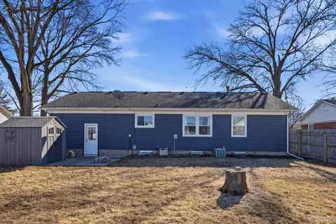 Exterior - 216 Central Dr, Eldridge, IA 52748 photo 4 of 4