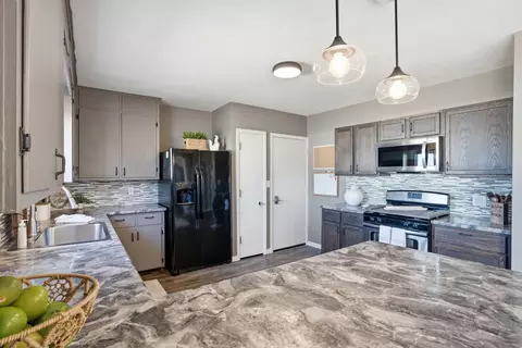 Kitchen - 216 Central Dr, Eldridge, IA 52748 photo 2 of 4