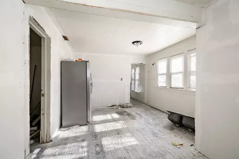 Entry Way - 201 N Cottage Ave, Kankakee, IL 60901 photo 2 of 2