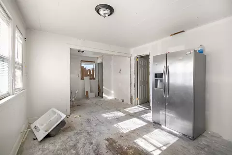 Entry Way - 201 N Cottage Ave, Kankakee, IL 60901 photo 1 of 2