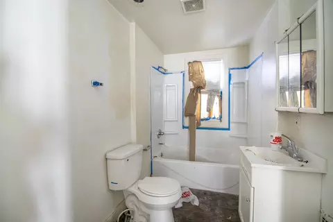 Bath - 201 N Cottage Ave, Kankakee, IL 60901 photo 1 of 1